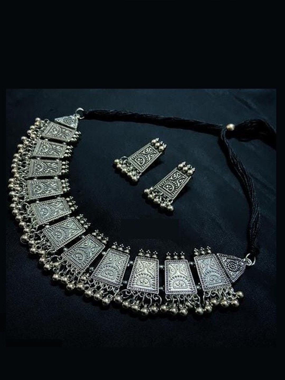 

Samridhi DC Oxidised Silver-Plated Beaded Jewellery Set