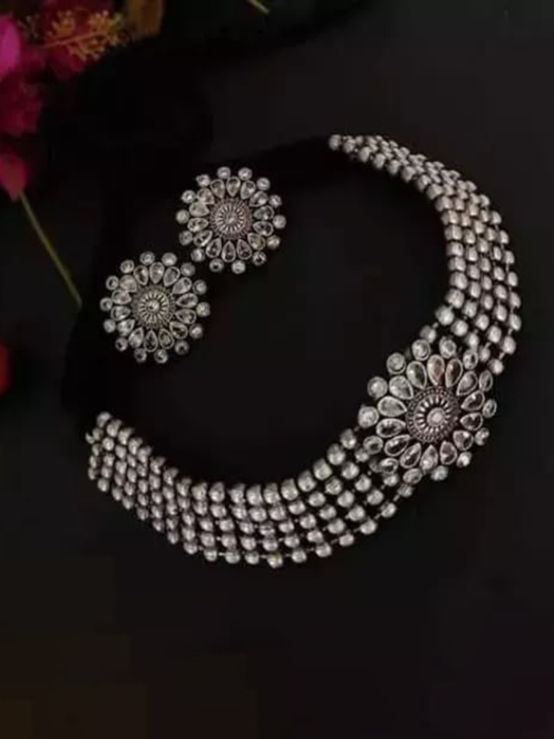 

Samridhi DC Oxidised Silver-Plated Kundan Studded & Beaded Jewellery Set