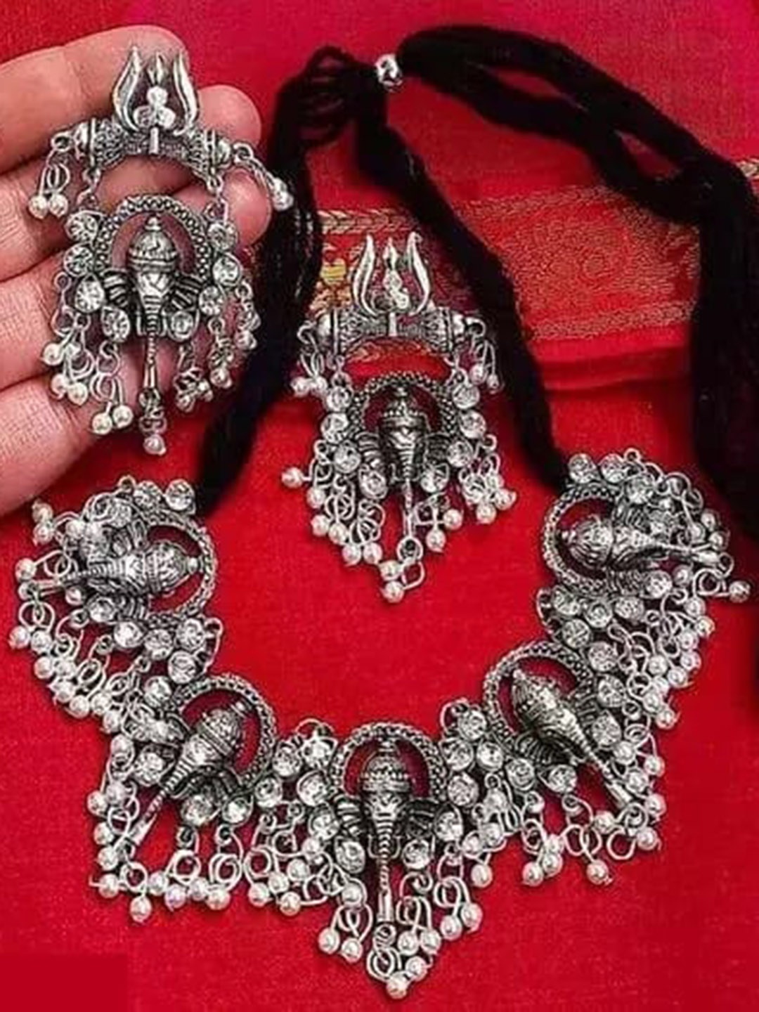 

Samridhi DC Silver-Plated Stone Studded & Beaded Necklace & Earrings
