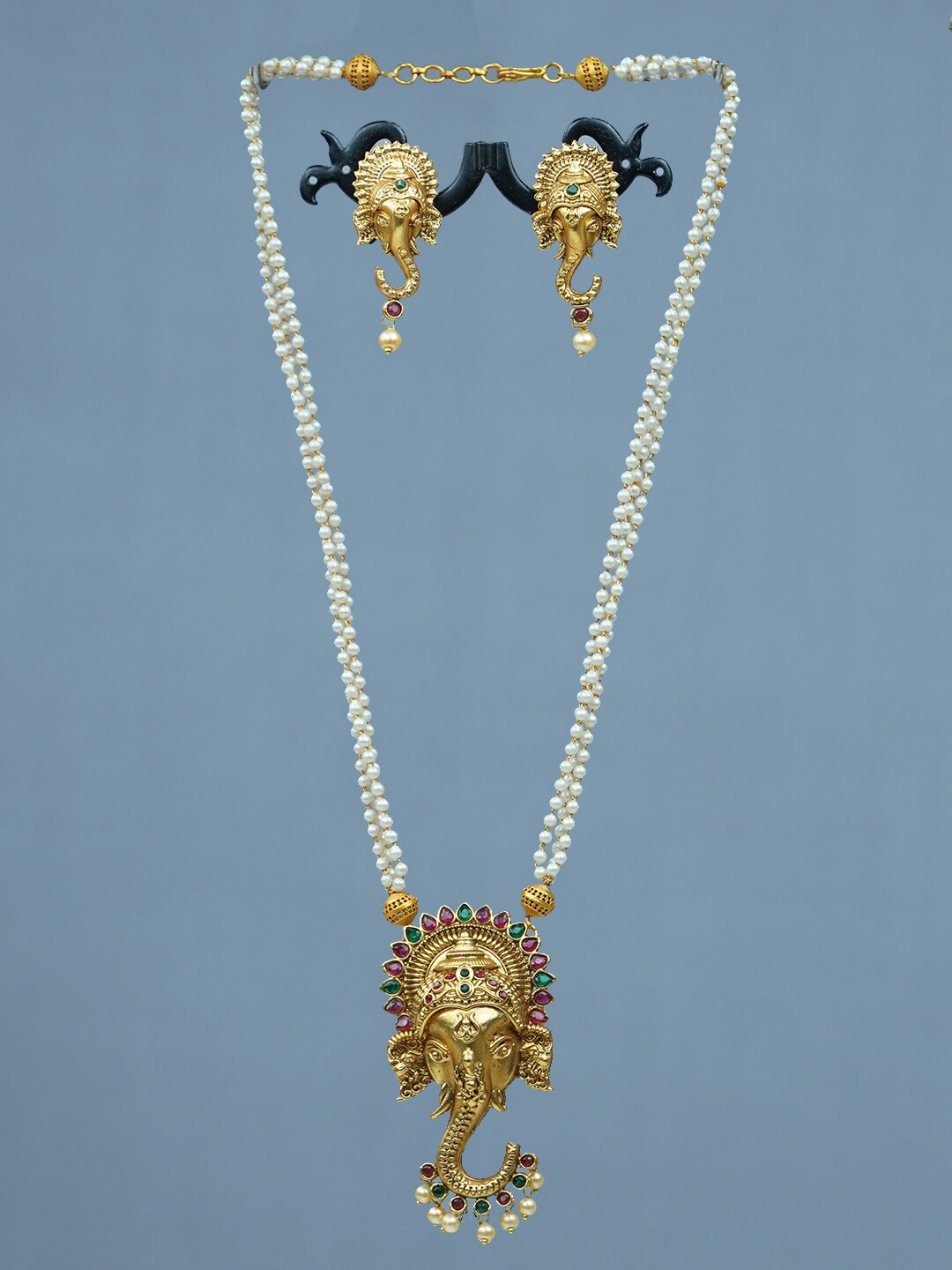 

Diksha collection Gold-Plated Stone Studded & Beaded Jewellery Set