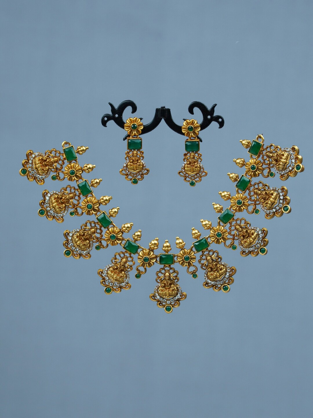 

Diksha collection Gold-Plated Stone Studded Jewellery Set