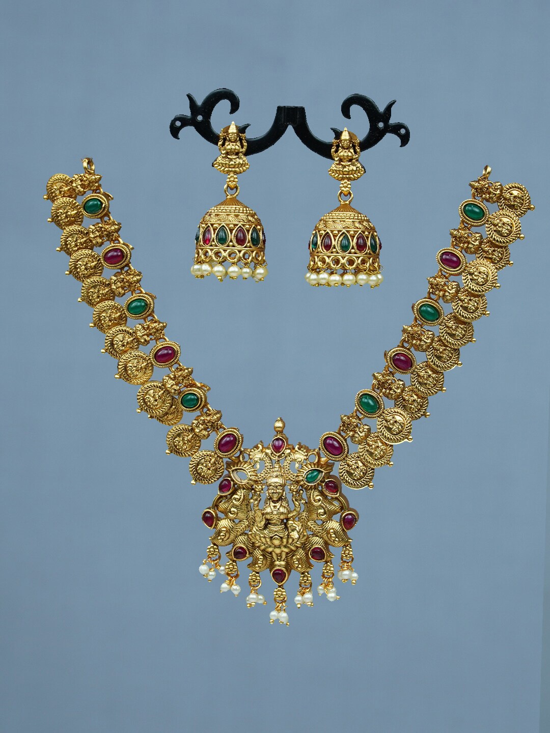 

Diksha collection Gold-Plated Stone Studded & Beaded Jewellery Set