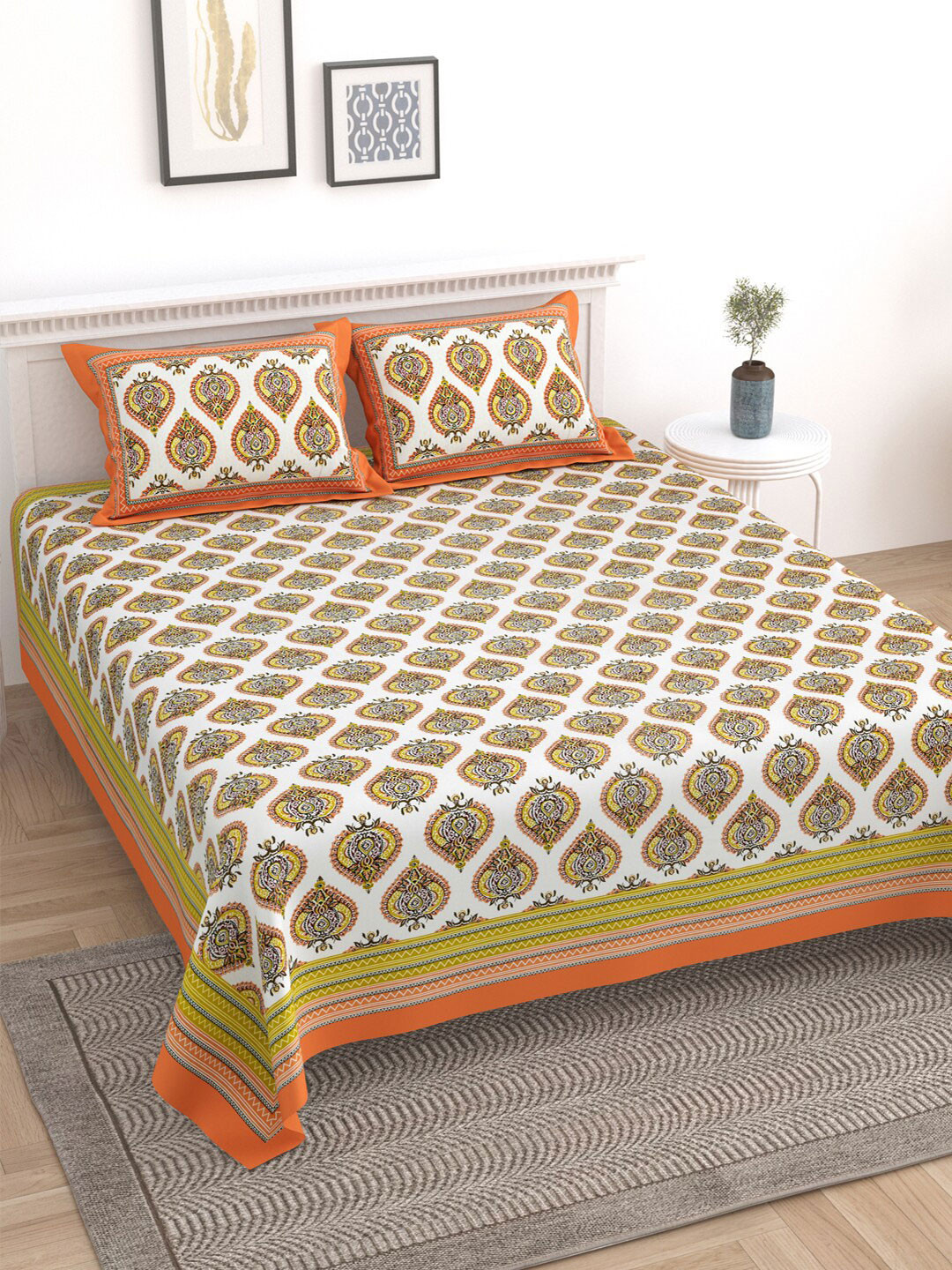 

Sangria Orange & Brown Geometric Printed 210TC Cotton King Bedsheet With Pillow Cover