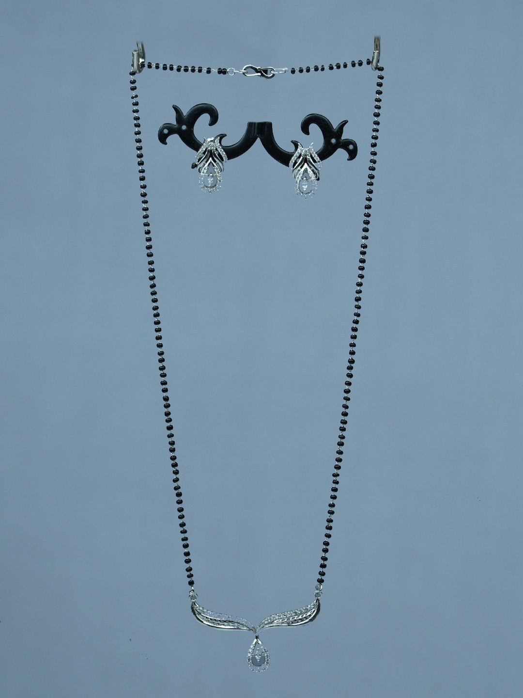 

Diksha Collection Silver-Plated Stone-Studded Necklace With Earrings