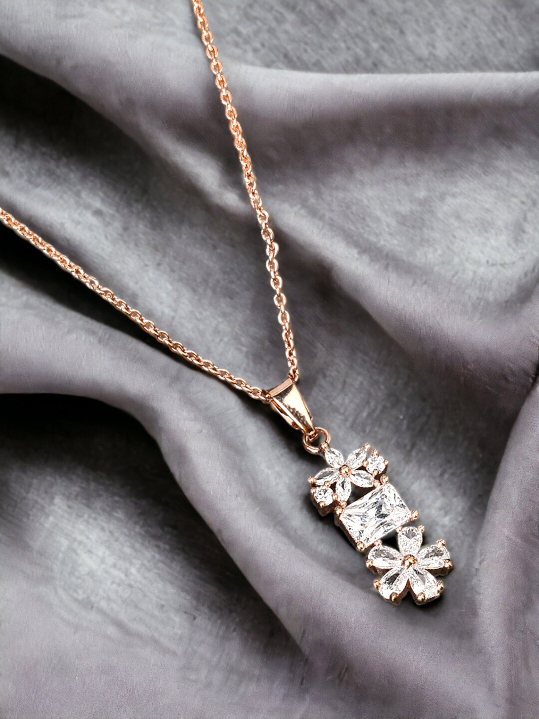 

DressBerry Rose Gold-Plated Pendant & Chain