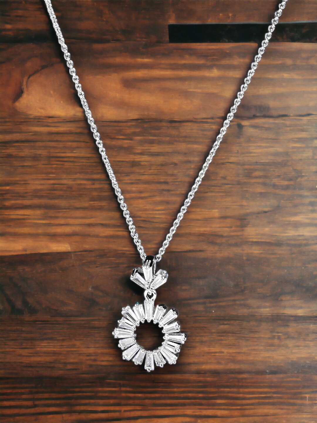 

DressBerry Silver-Plated Pendant & Chain