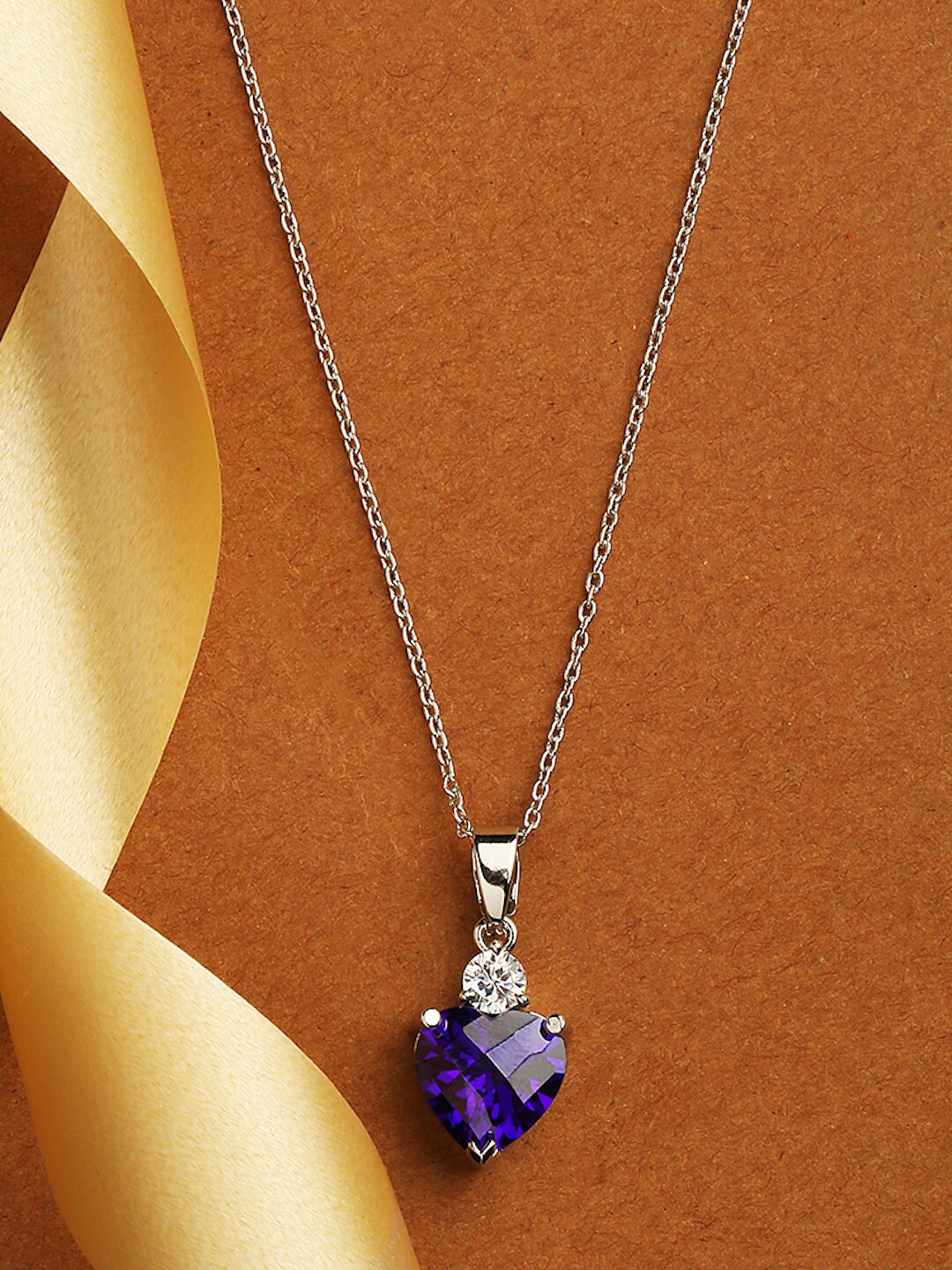 

DressBerry Silver-Plated Heart Pendant & Chain
