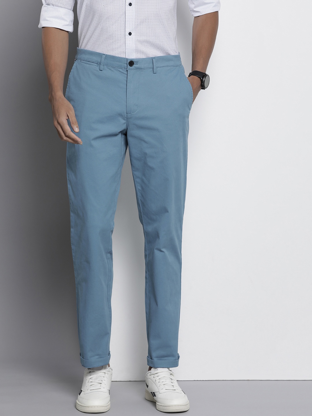 

Tommy Hilfiger Men Solid Custom Fit Chinos Trousers, Blue