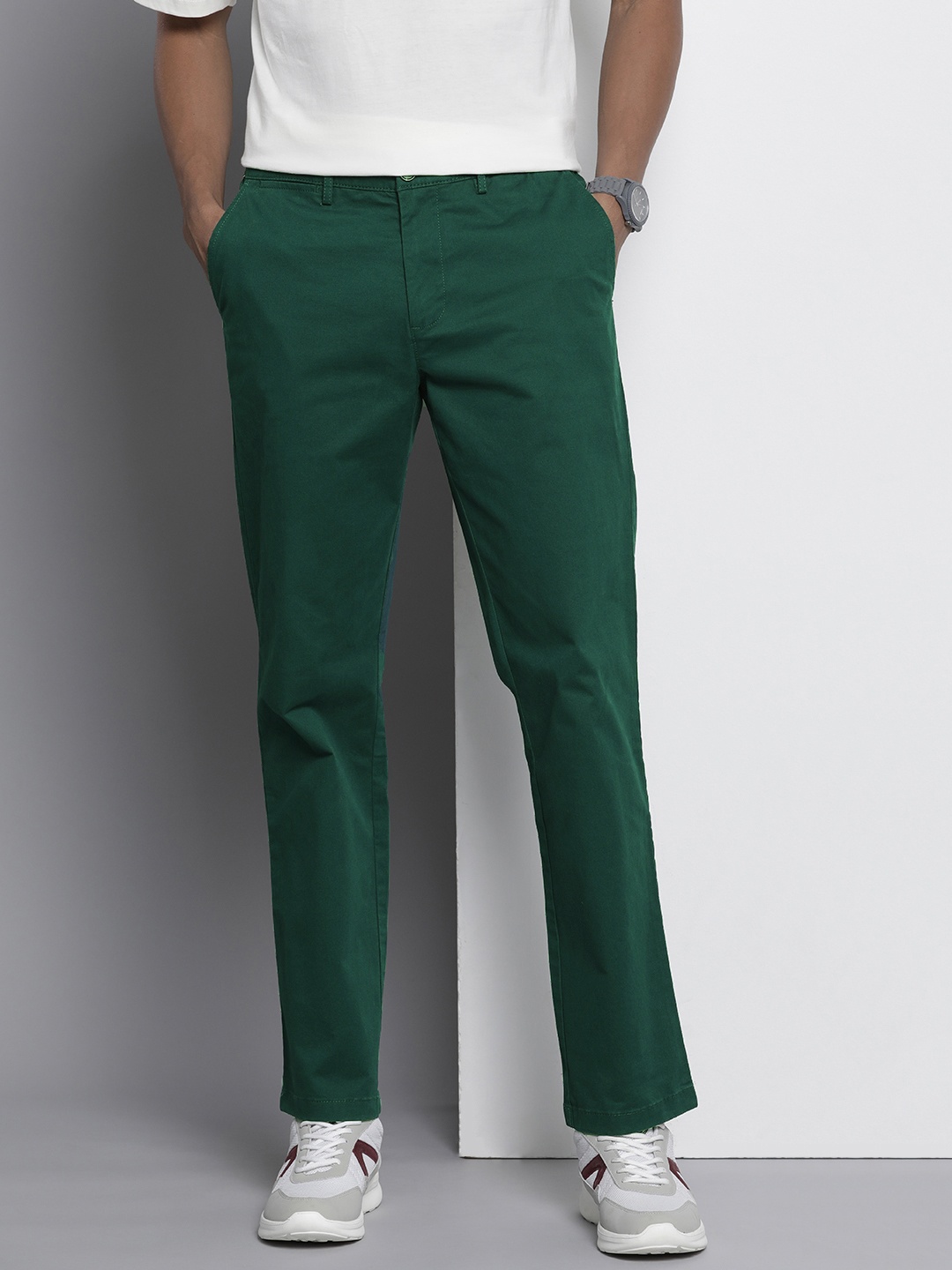 

Tommy Hilfiger Men Solid Custom Fit Chinos Trousers, Green