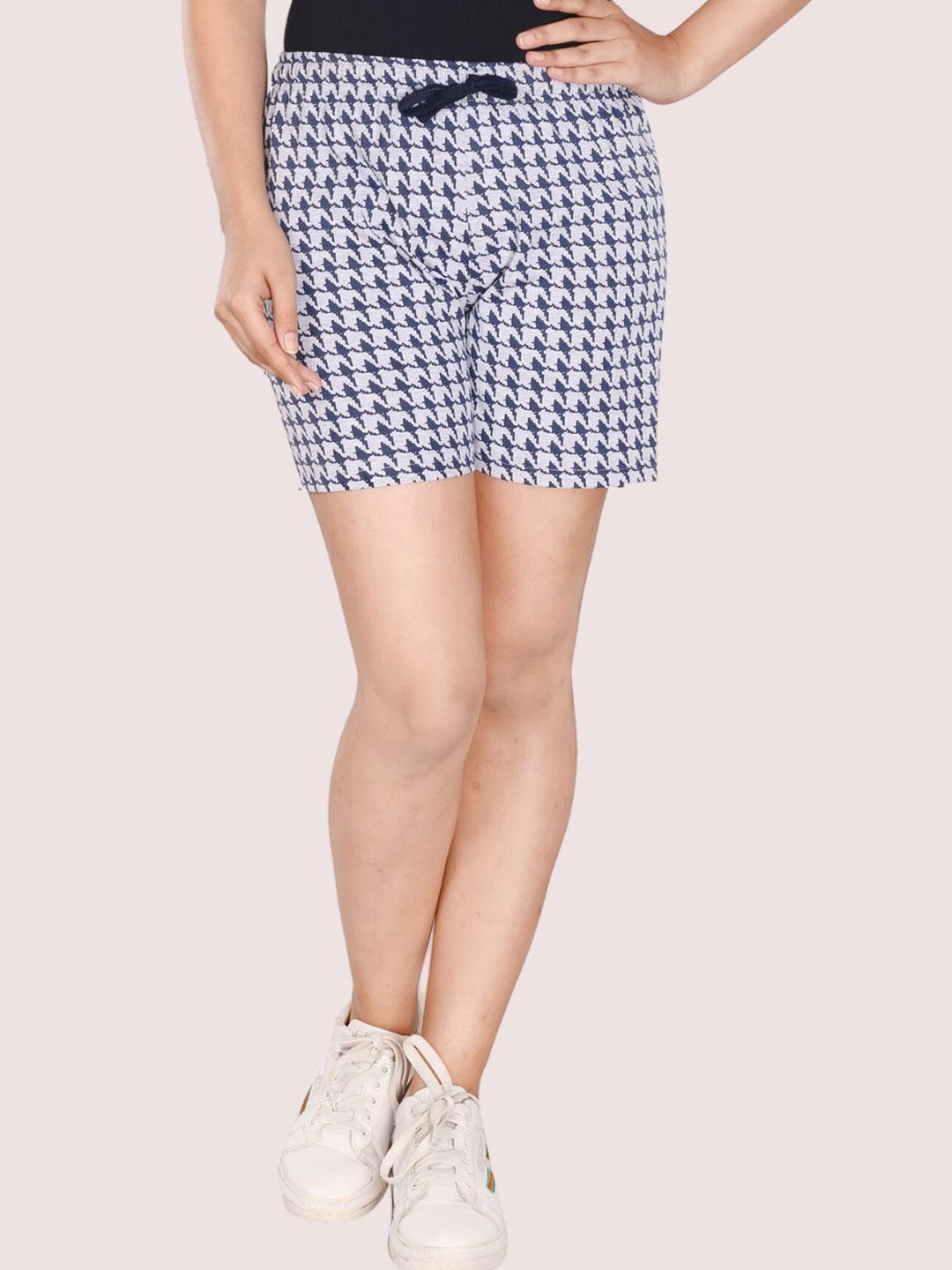 

StyleAOne Women Mid-Rise Houndstooth Printed Shorts, Blue