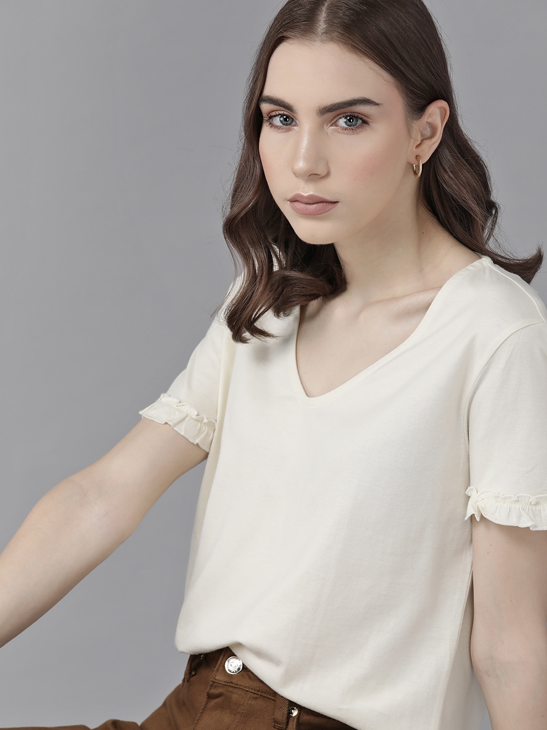 

The Roadster Lifestyle Co. V-Neck Pure Cotton Relaxed Fit T-shirt, Off white