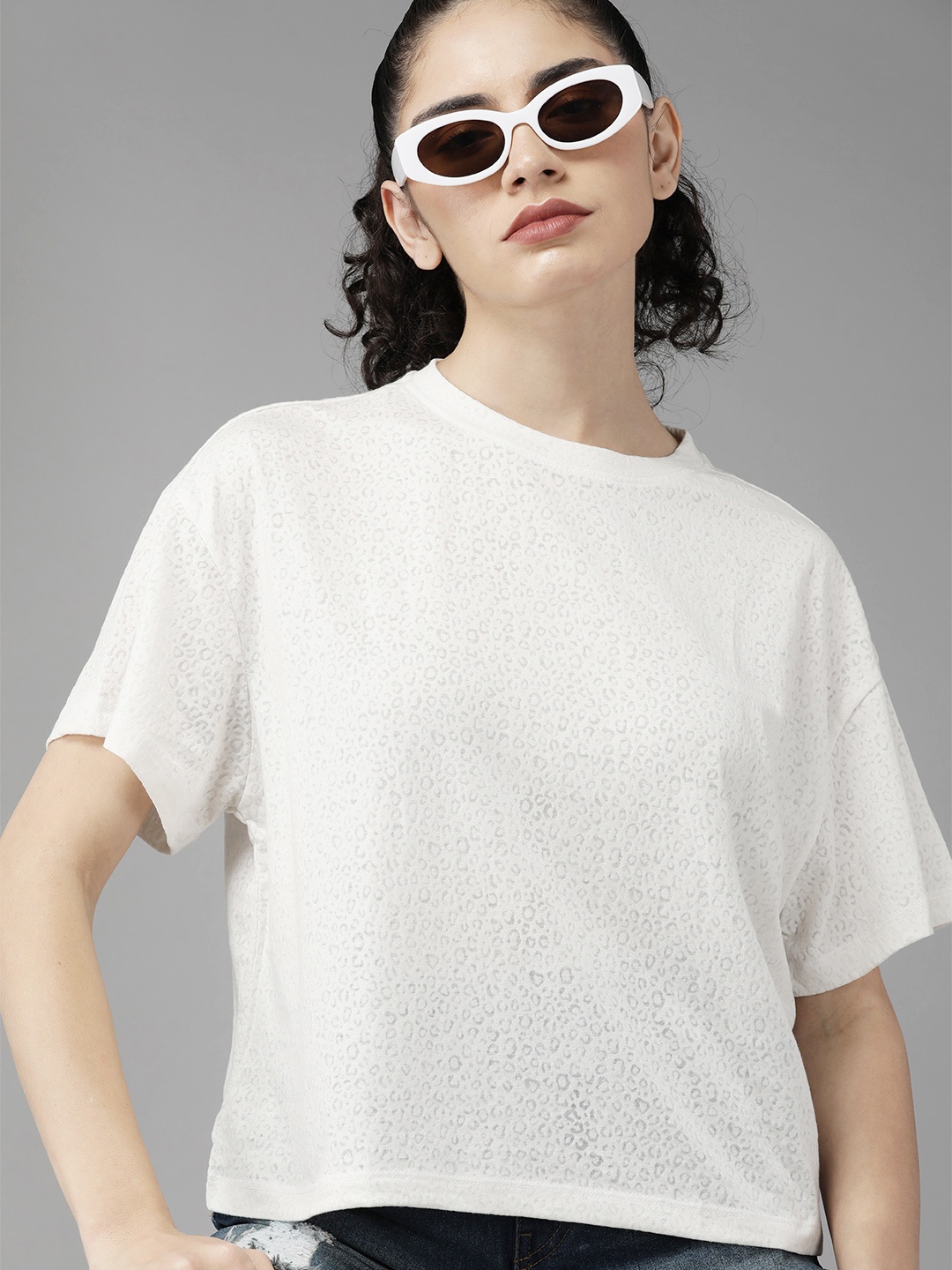 

The Roadster Lifestyle Co. Women Textured T-shirt, White