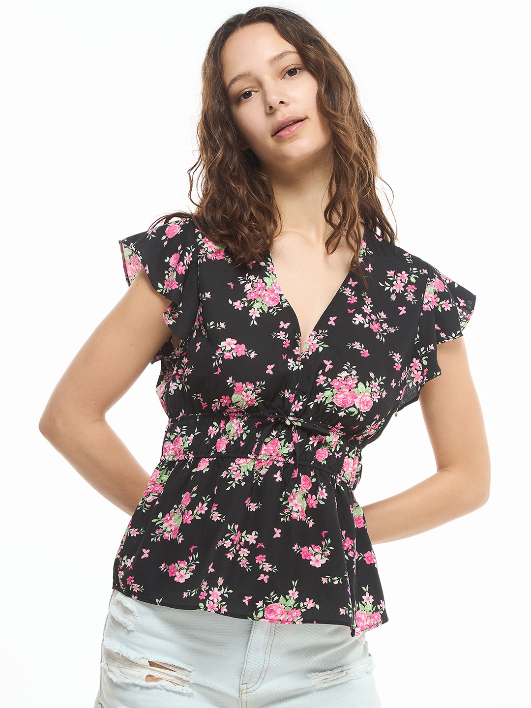 

TERRANOVA Floral Print Flutter Sleeve Cinched Waist Top, Black