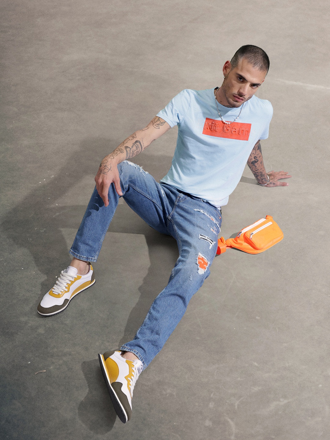 

WROGN Graphic Printed & Embossed Detail Pure Cotton Slim Fit T-shirt, Blue