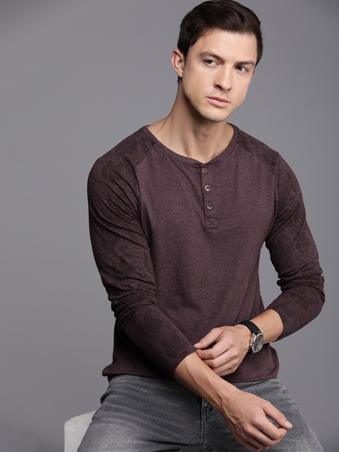 

WROGN Men Floral Printed Henley Neck Slim Fit T-shirt, Purple