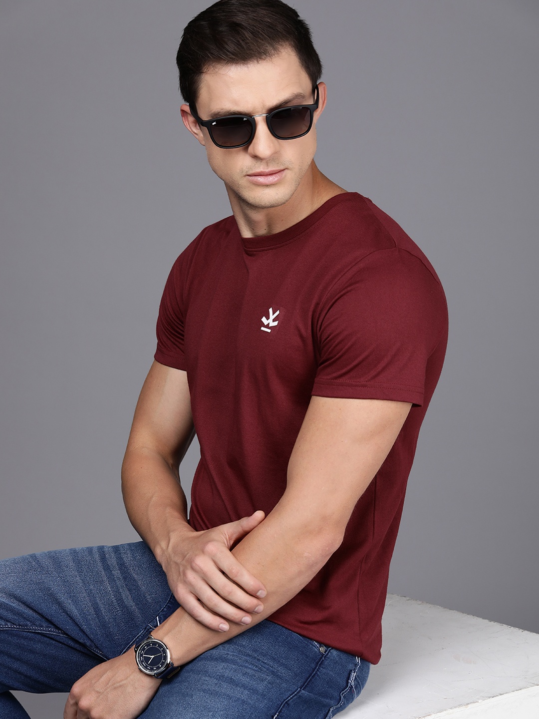 

WROGN Men Pure Cotton Solid Slim Fit T-shirt, Maroon