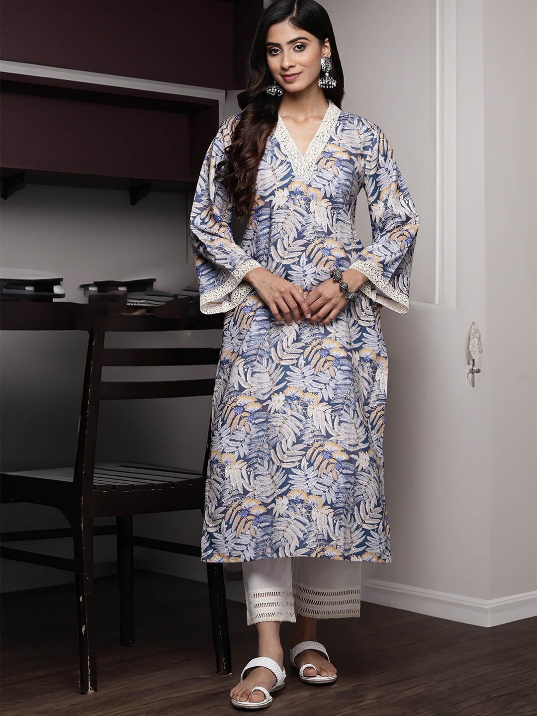 

Varanga Floral Printed V-Neck Lace Detail Straight Kurta, Blue