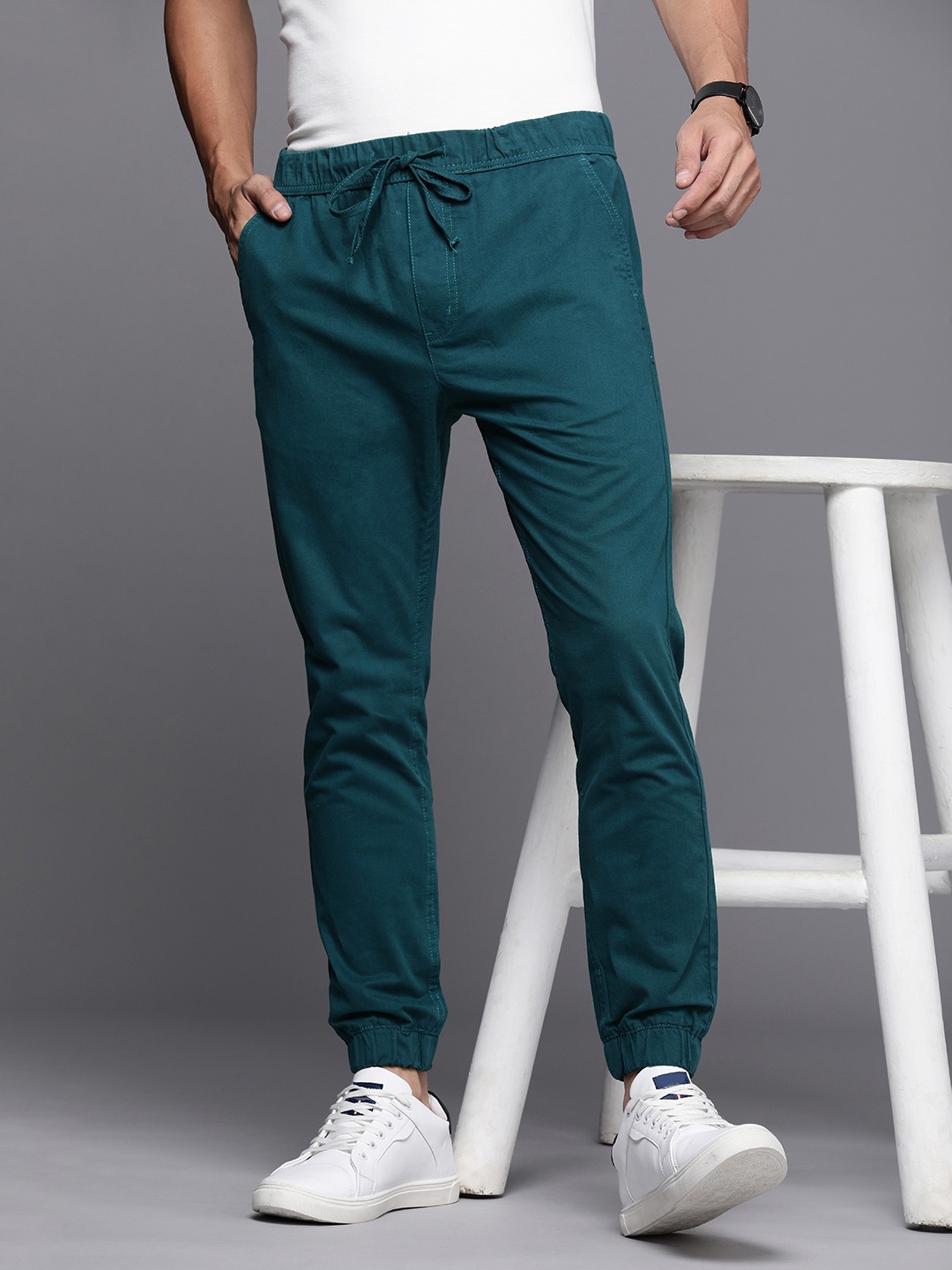 

WROGN Men Pure Cotton Mid-Rise Jogger Regular Trousers, Green