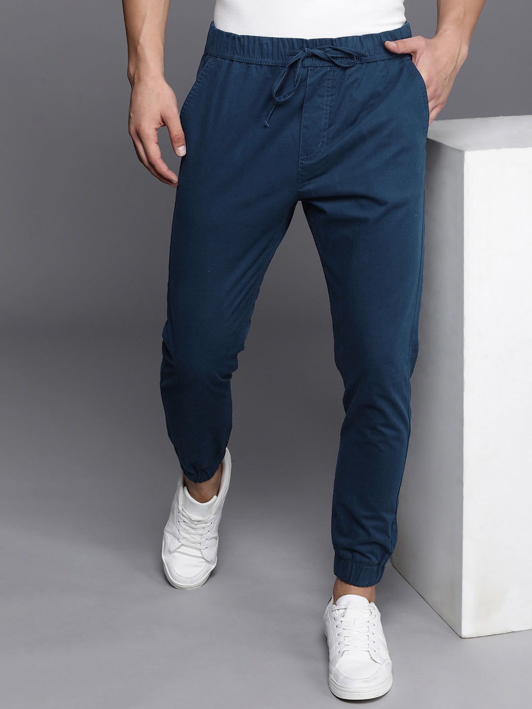 

WROGN Men Solid Joggers, Navy blue