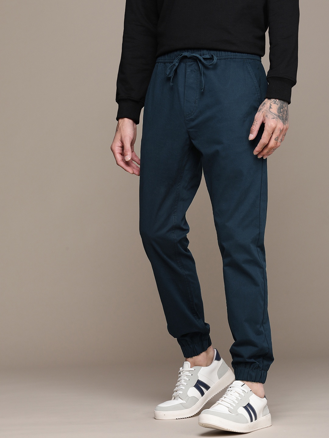 

WROGN Men Mid-Rise Pure Cotton Joggers, Navy blue