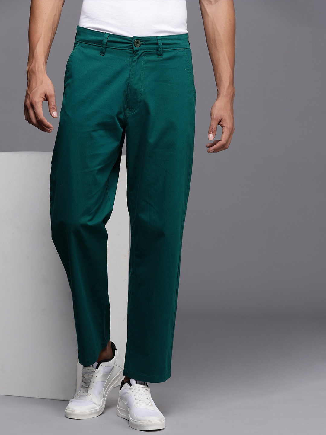 

WROGN Men Pure Cotton Relaxed Fit Chinos Trousers, Teal