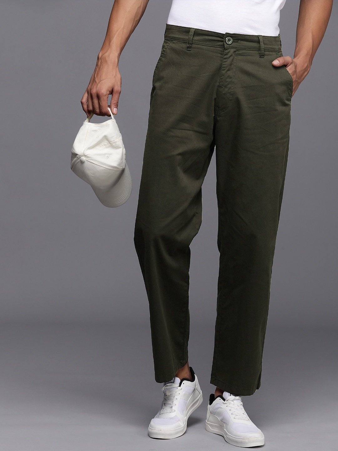 

WROGN Men Pure Cotton Relaxed Chinos Trousers, Olive