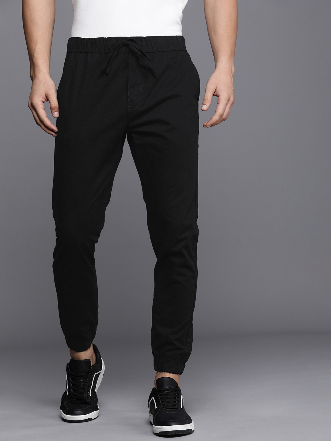 

WROGN Men Solid Joggers, Black