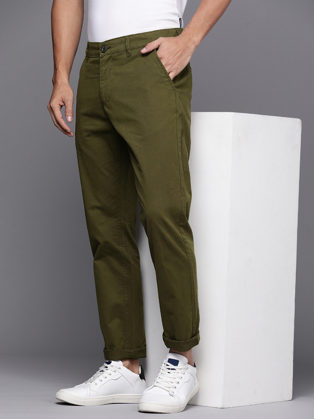 

WROGN Men Slim Fit Chino Trousers, Olive