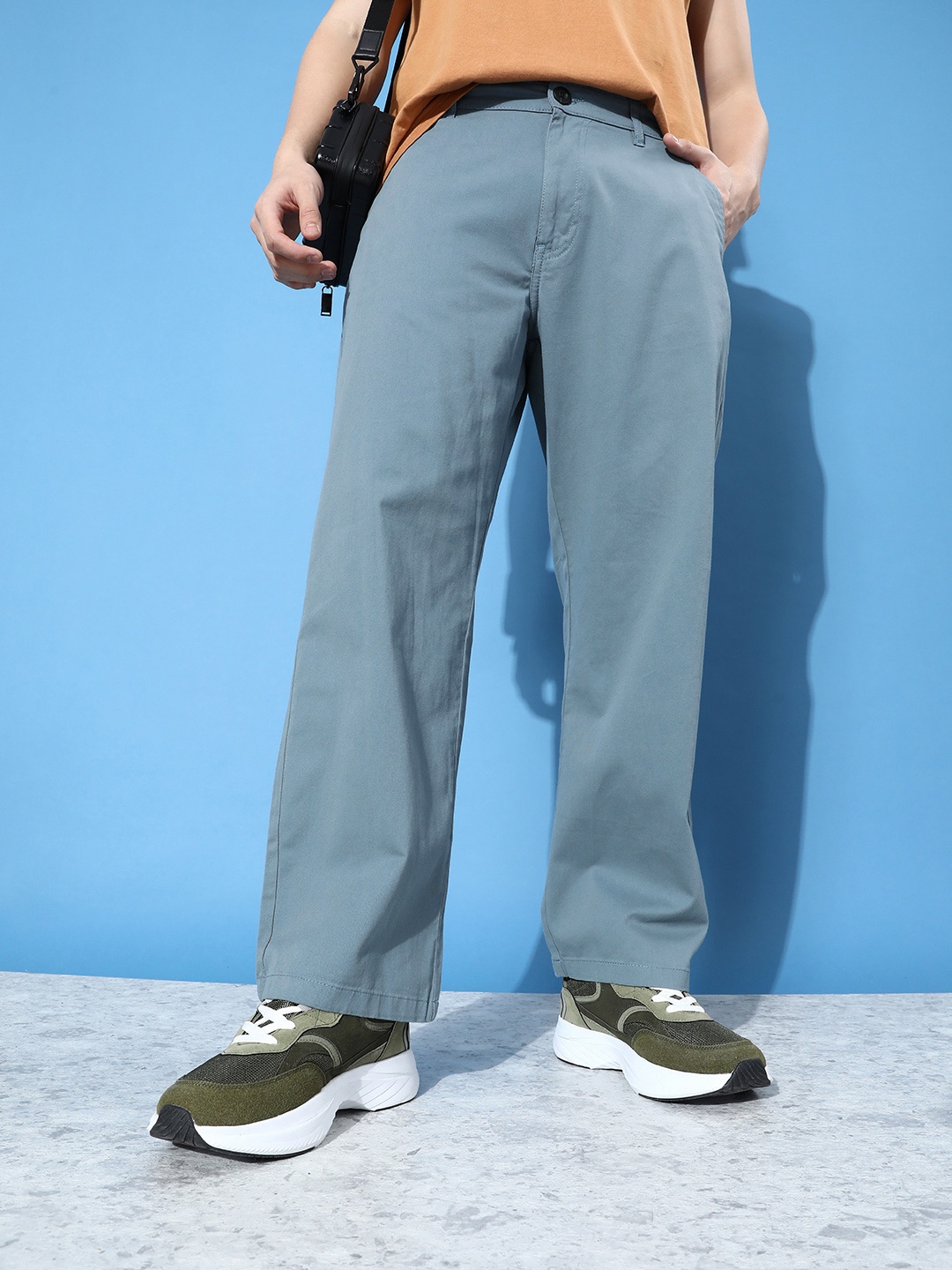

WROGN Men Mid-Rise Relaxed Fit Pure Cotton Chinos, Blue