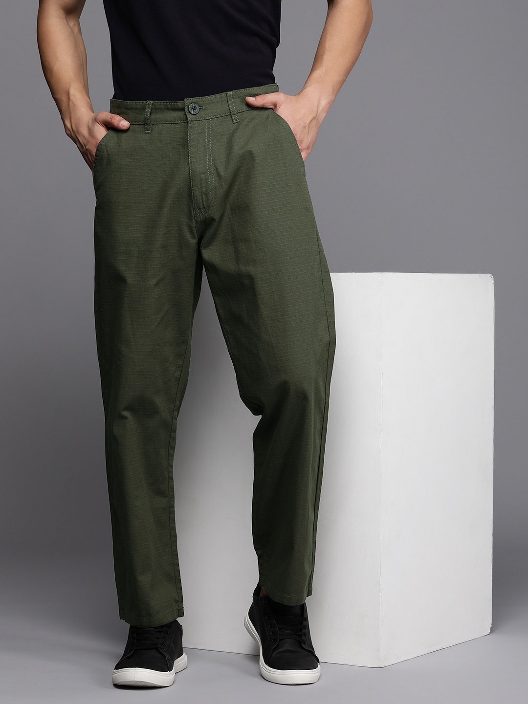 

WROGN Men Mid Rise Trousers, Olive