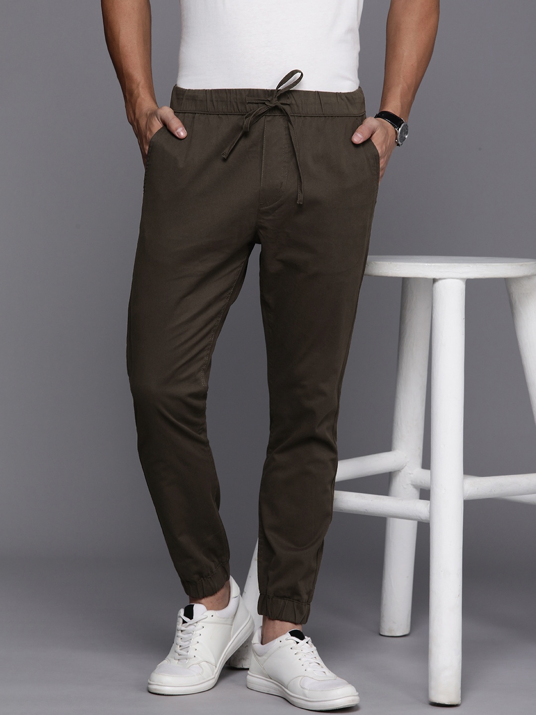 

WROGN Men Solid Mid-Rise Regular Joggers, Grey
