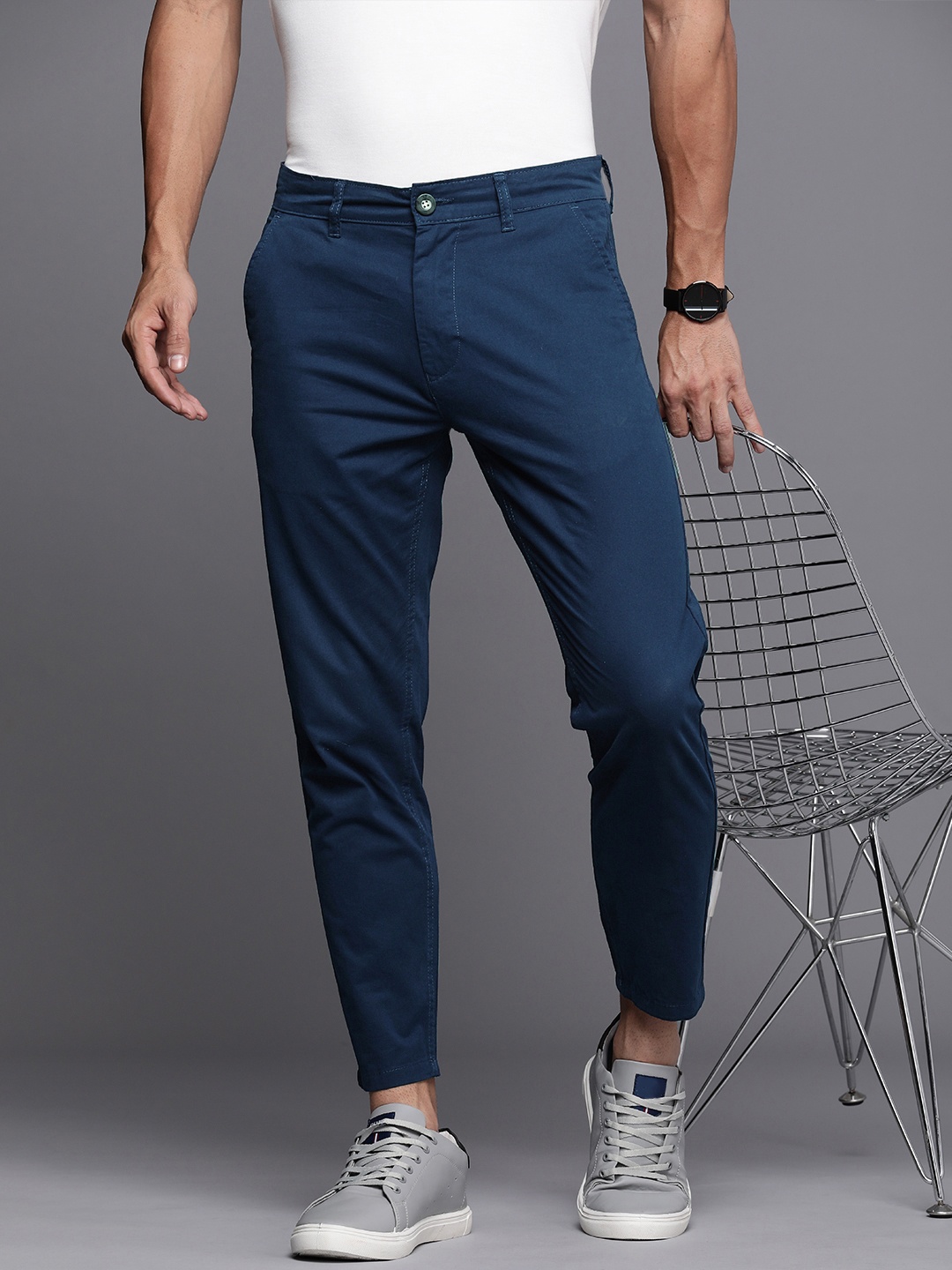 

WROGN Men Cropped Length Mid-Rise Regular Trousers, Blue