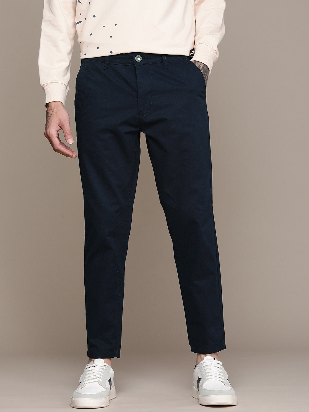 

WROGN Men Mid-Rise Pure Cotton Chinos, Navy blue