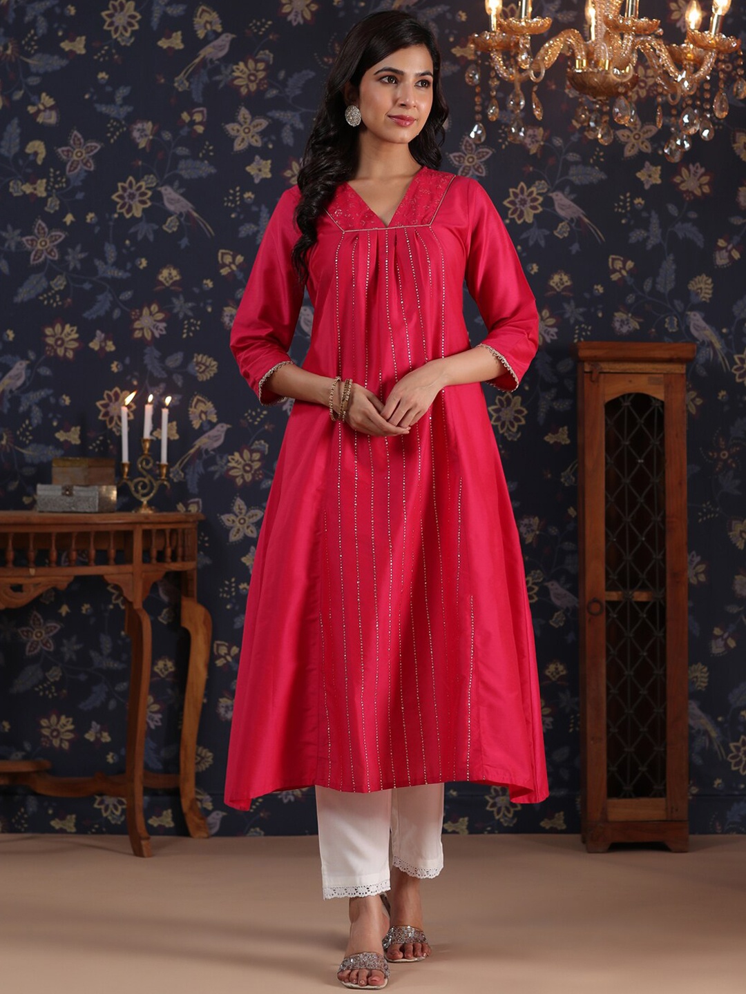 

House of Pataudi V-Neck Yoke Design A-Line Kurta, Pink