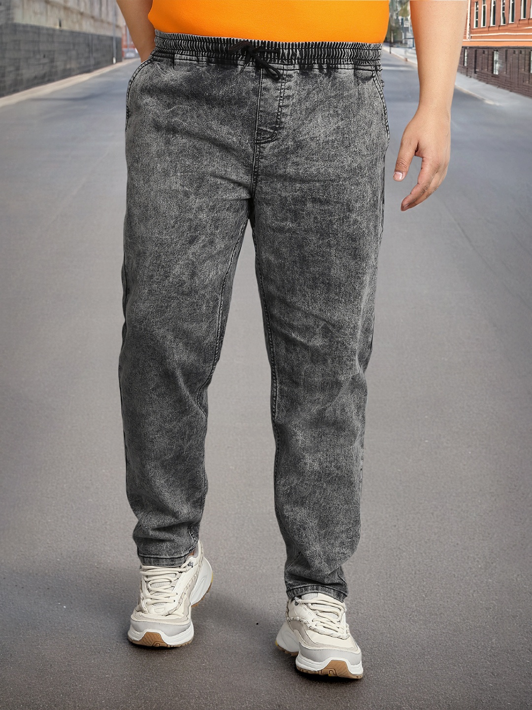 

Urbano Plus Men Regular Fit Mid-Rise Heavy Fade Stretchable Jeans, Grey