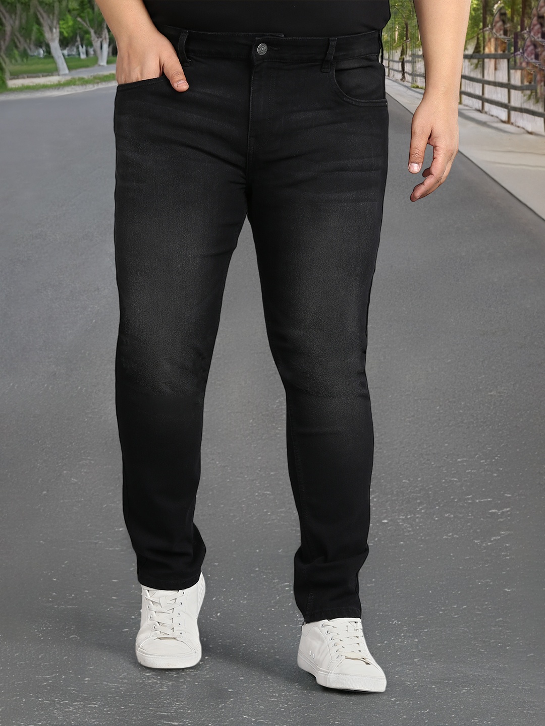 

Urbano Plus Men Light Fade Stretchable Jeans, Black