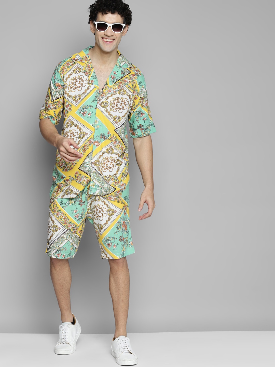 

Kook N Keech Men Green & Yellow Ethnic Motif Printed Loose Fit Shorts