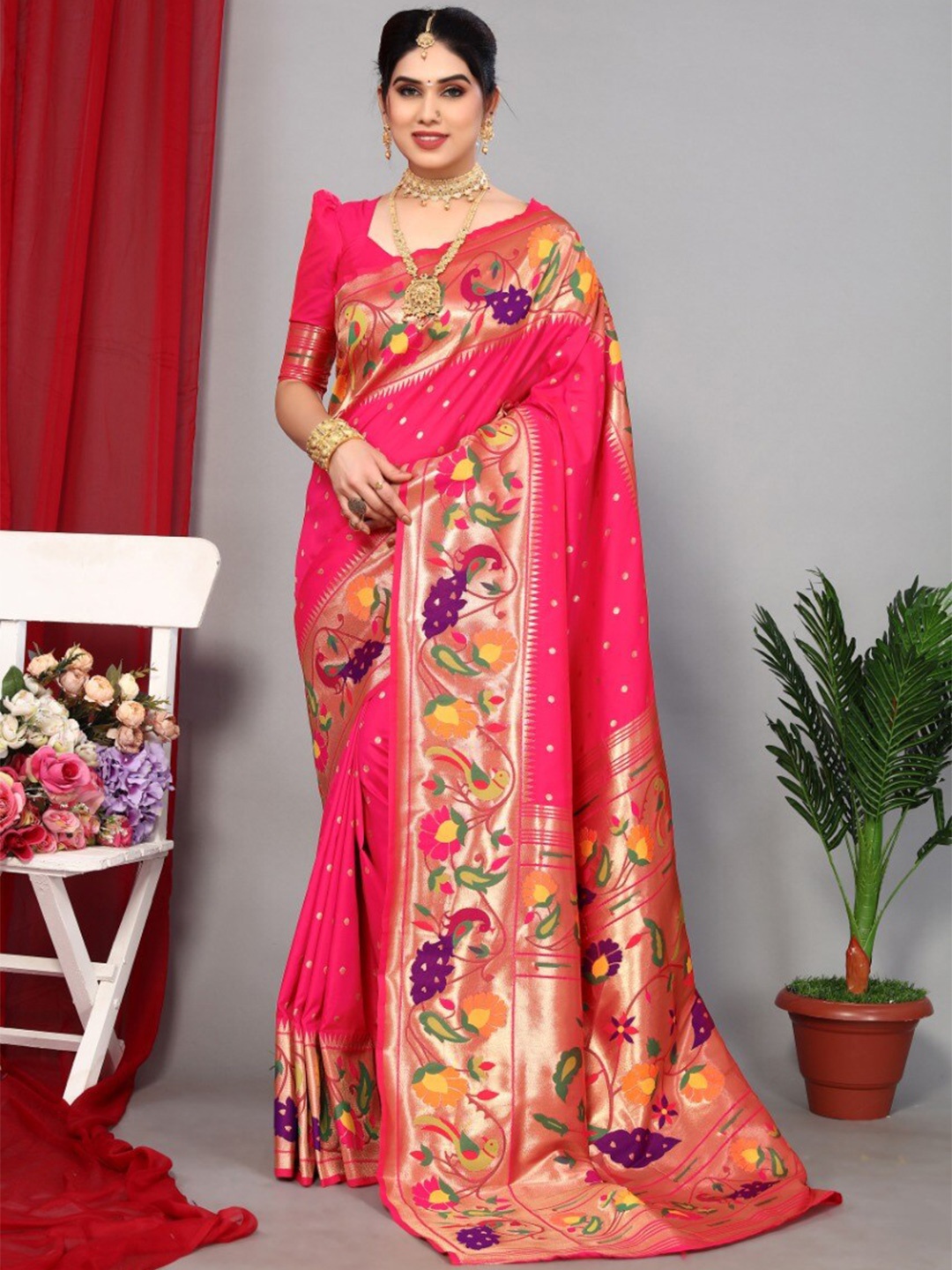 

VEERAX Ethnic Motif Woven Design Zari Saree, Pink