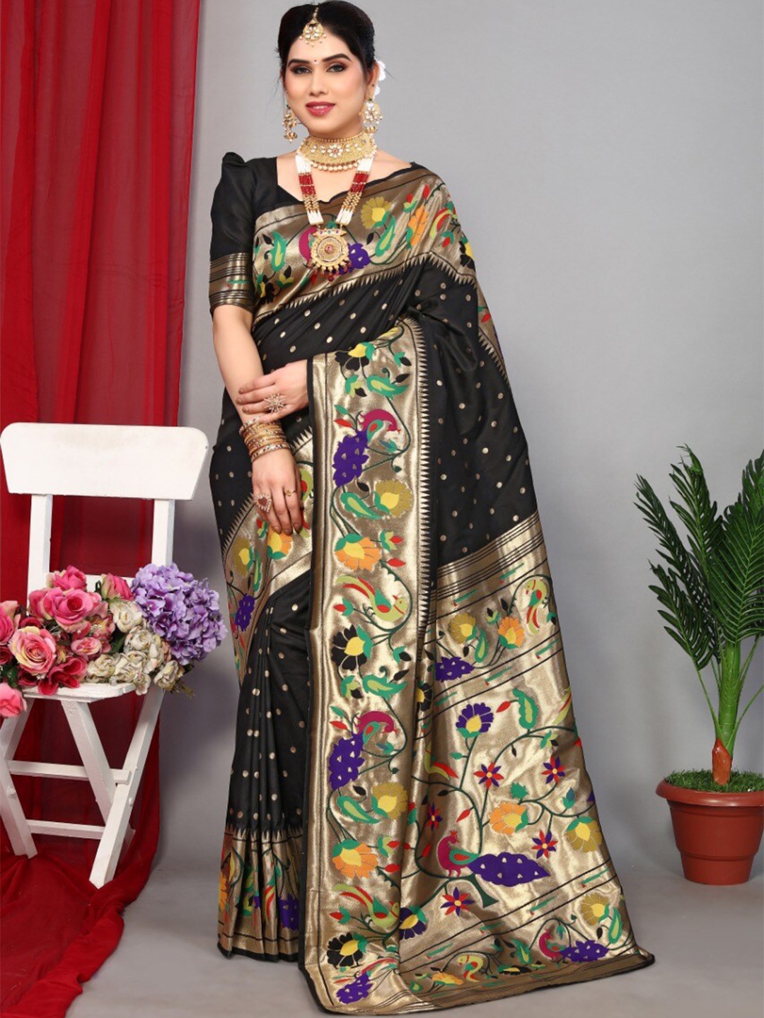 

VEERAX Ethnic Motif Woven Design Zari Saree, Black