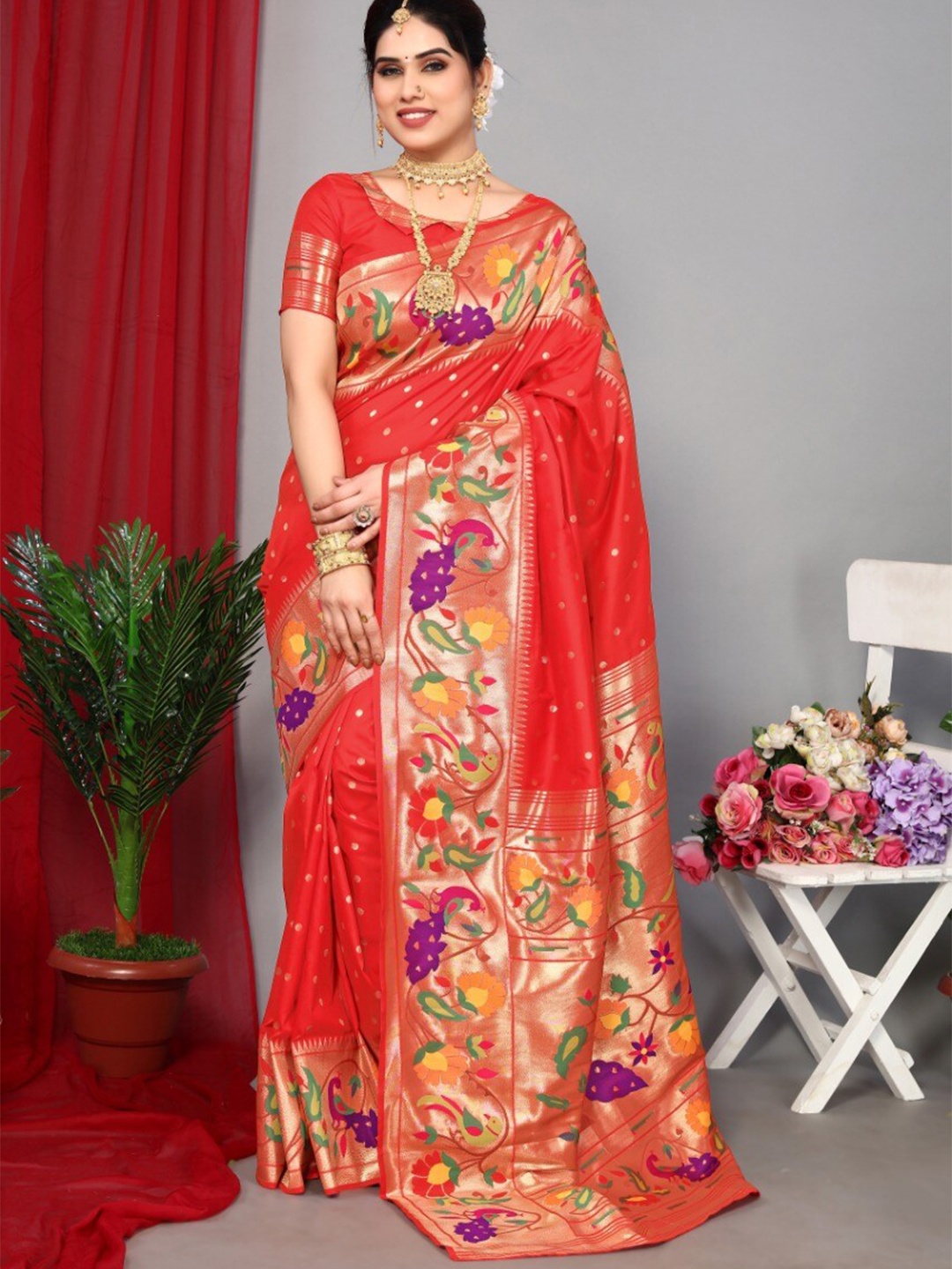 

VEERAX Ethnic Motifs Woven Design Zari Saree, Red