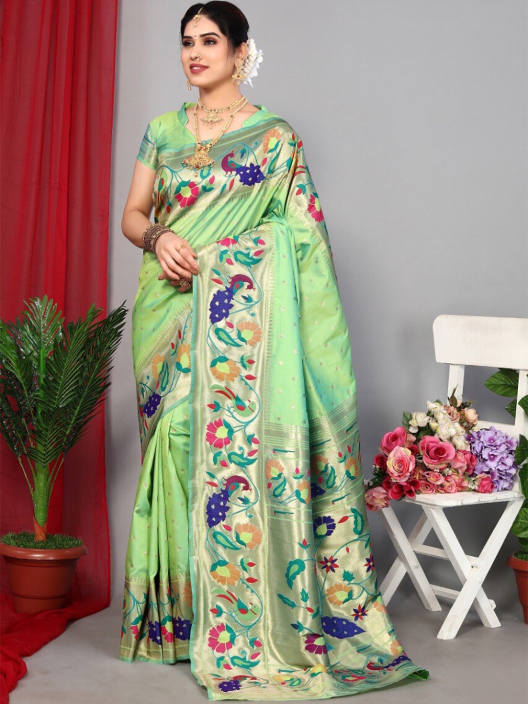 

VEERAX Ethnic Motif Woven Design Zari Saree, Green