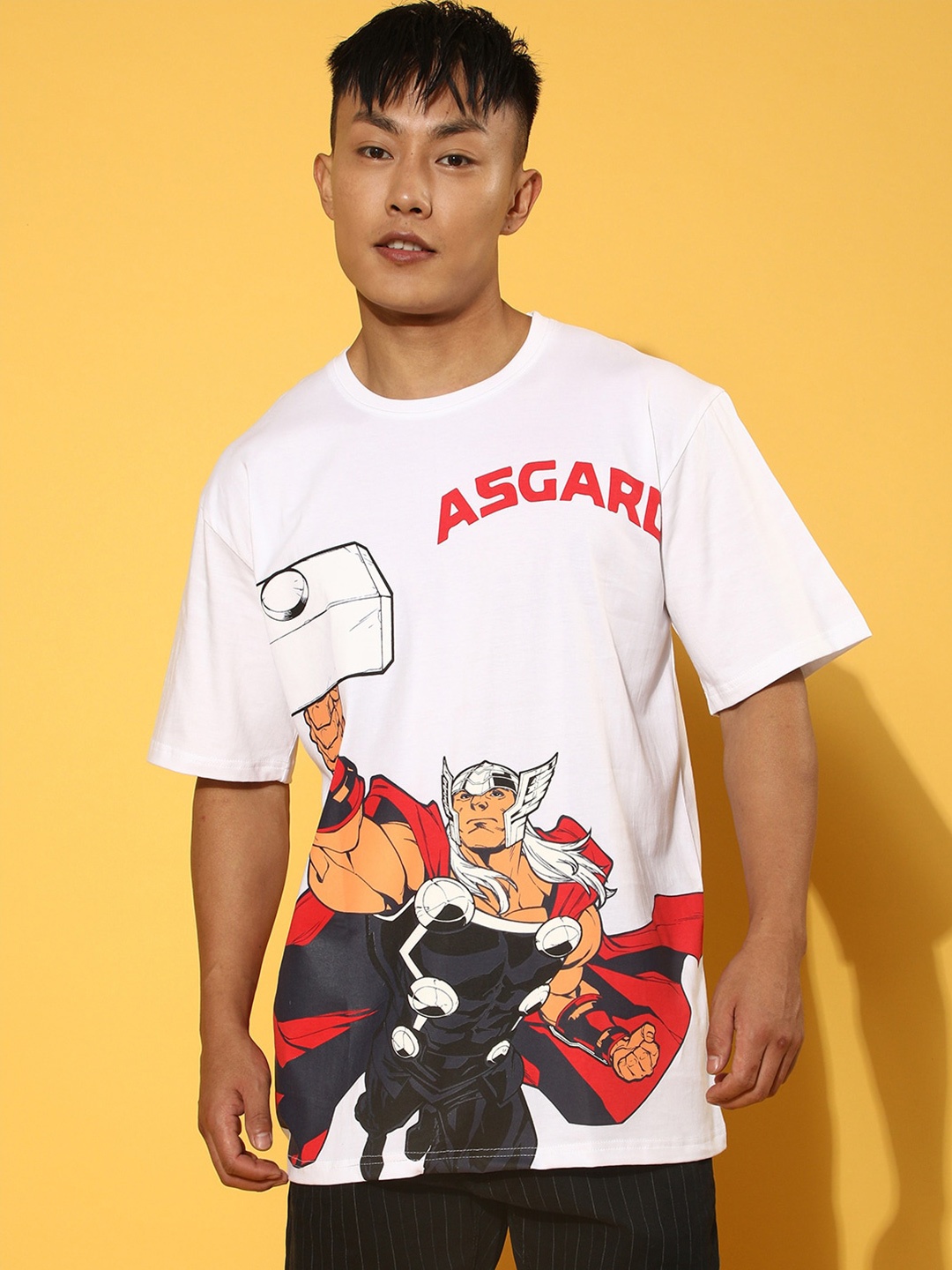 

VEIRDO Men White & Red Thor Graphic Printed Loose Cotton T-Shirt