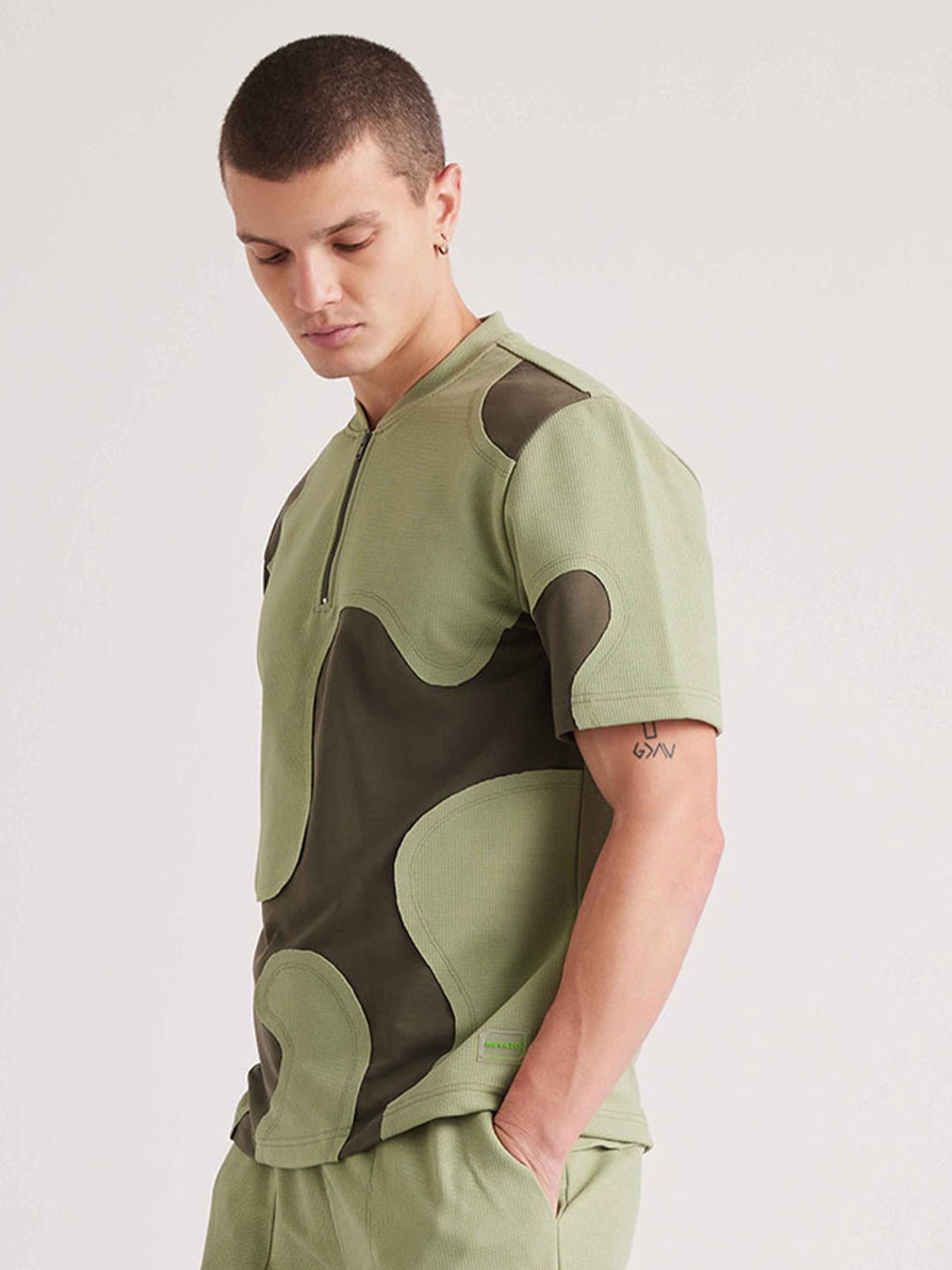 

Muvazo Abstract Printed Cotton T-shirt, Green