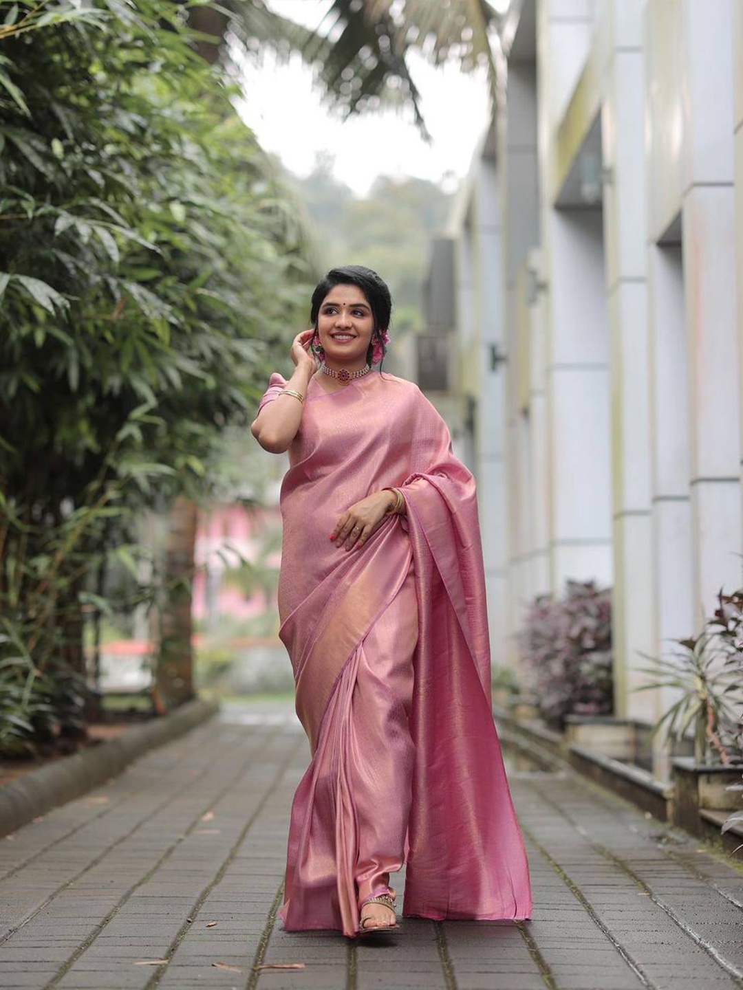 

Naishu Trendz Ethnic Motifs Woven Design Zari Pure Silk Kanjeevaram Saree, Pink