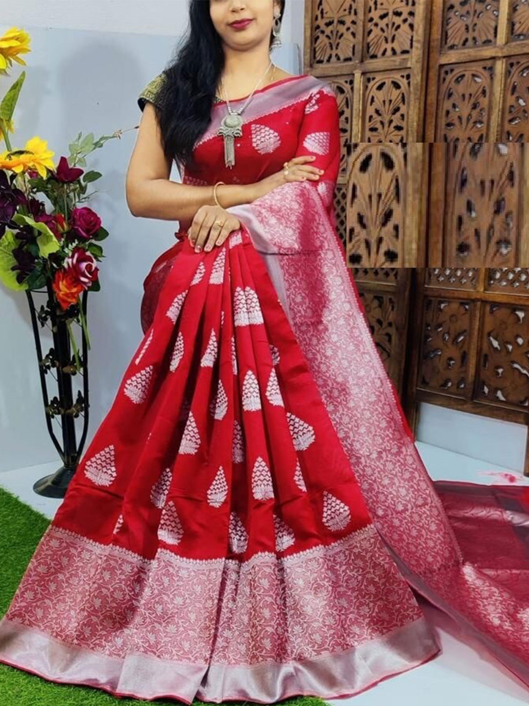 

Naishu Trendz Ethnic Motifs Woven Design Zari Pure Silk Kanjeevaram Saree, Red
