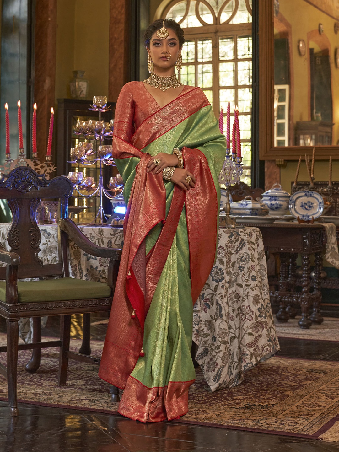 

elora Woven Design Zari Pure Silk Kanjeevaram Saree, Green