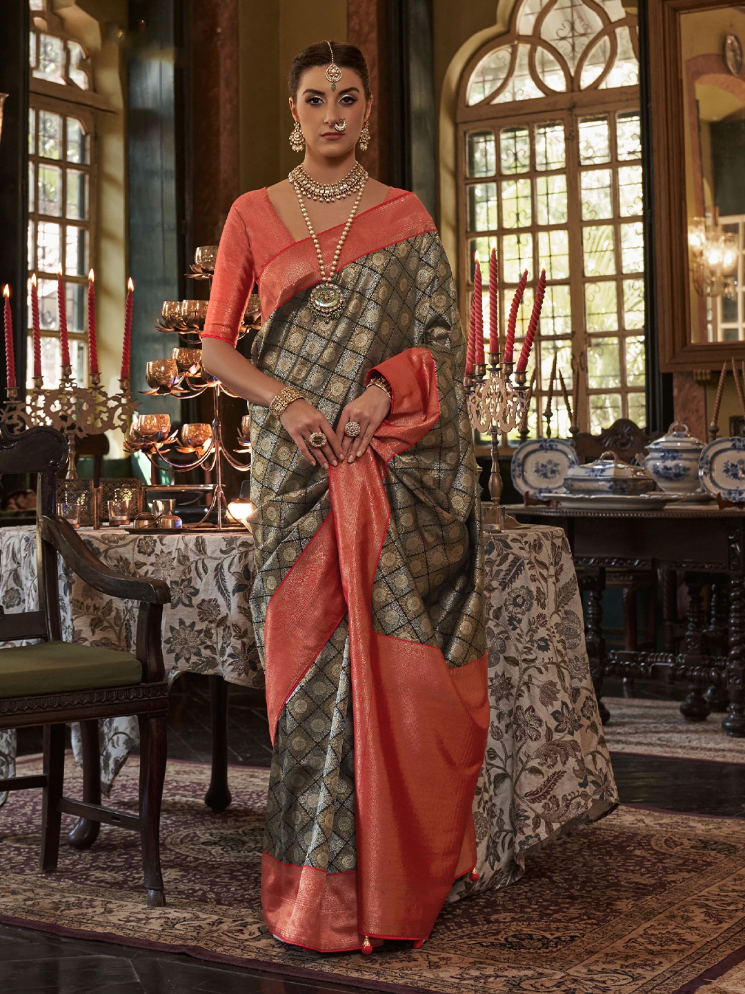 

elora Woven Design Zari Pure Silk Kanjeevaram Saree, Grey