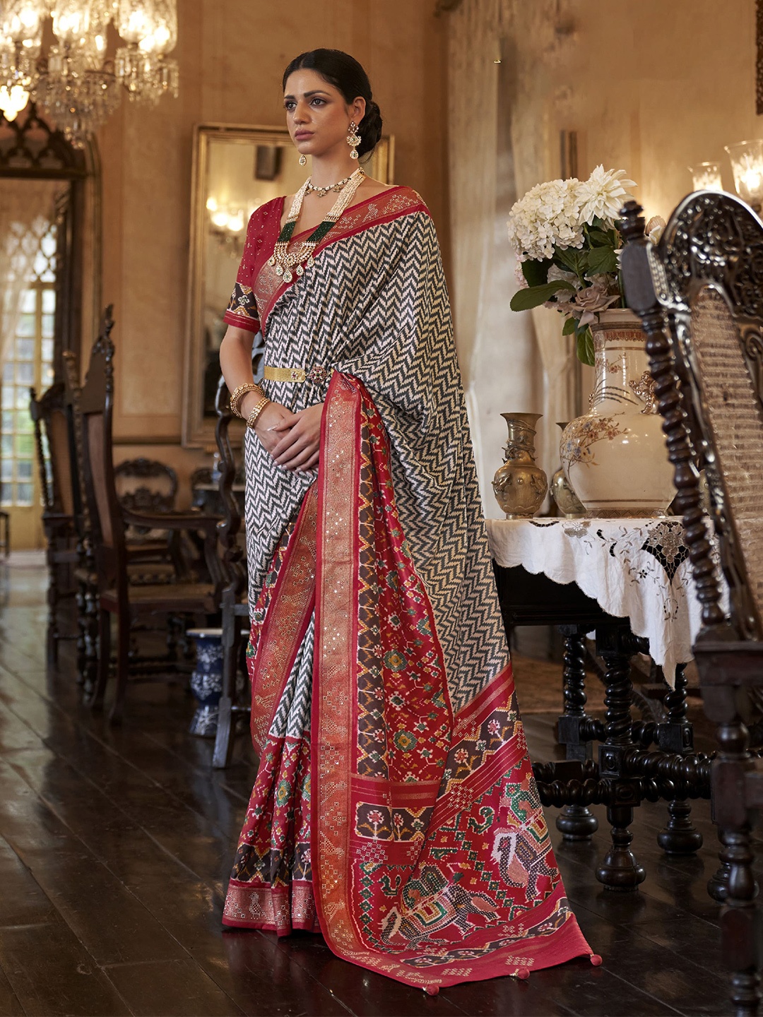 

elora Geometric Printed Zari Pure Silk Patola Saree, Grey