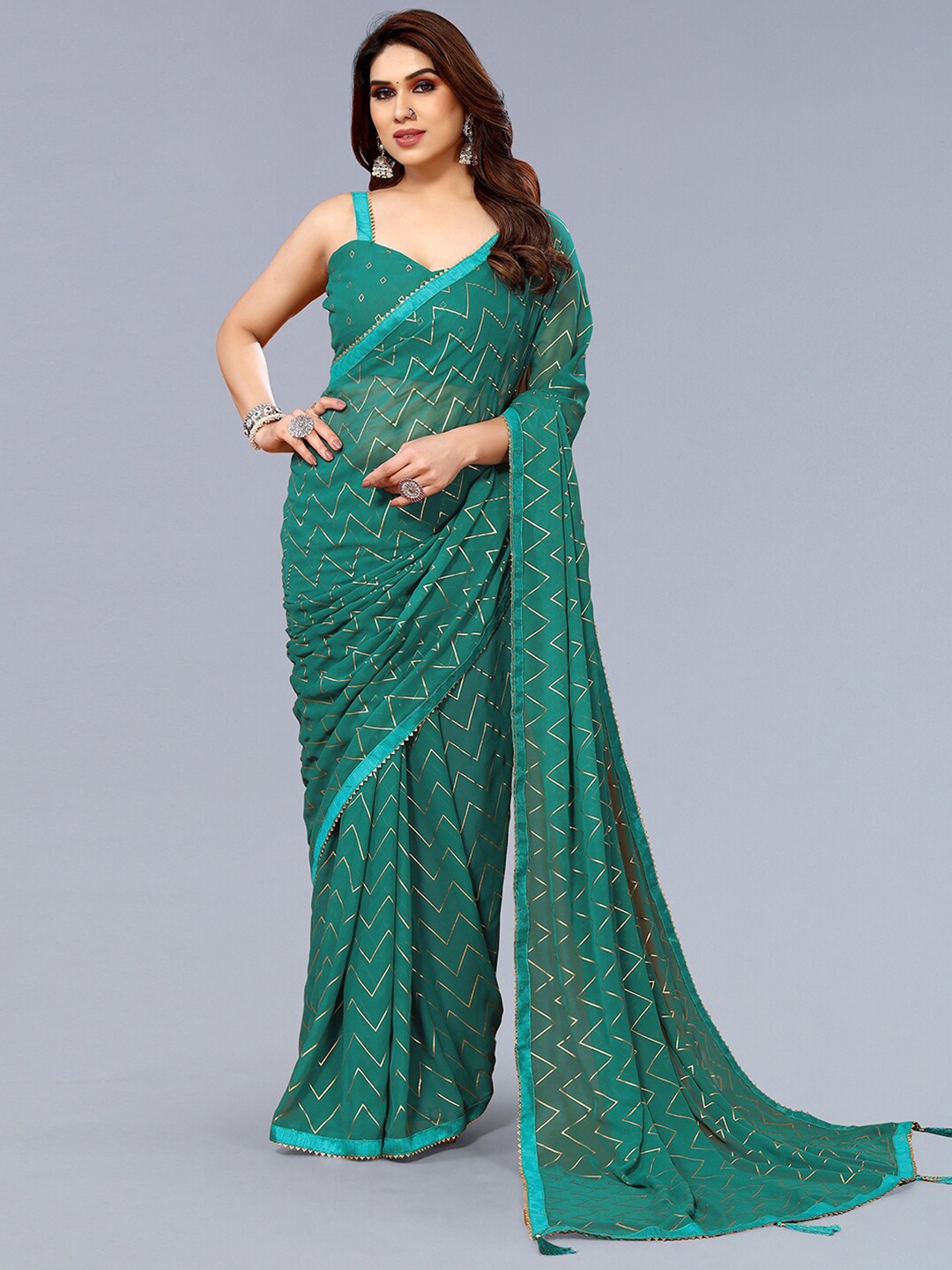 

SIRIL Embellished Gotta Patti Poly Georgette Block Print Saree, Green