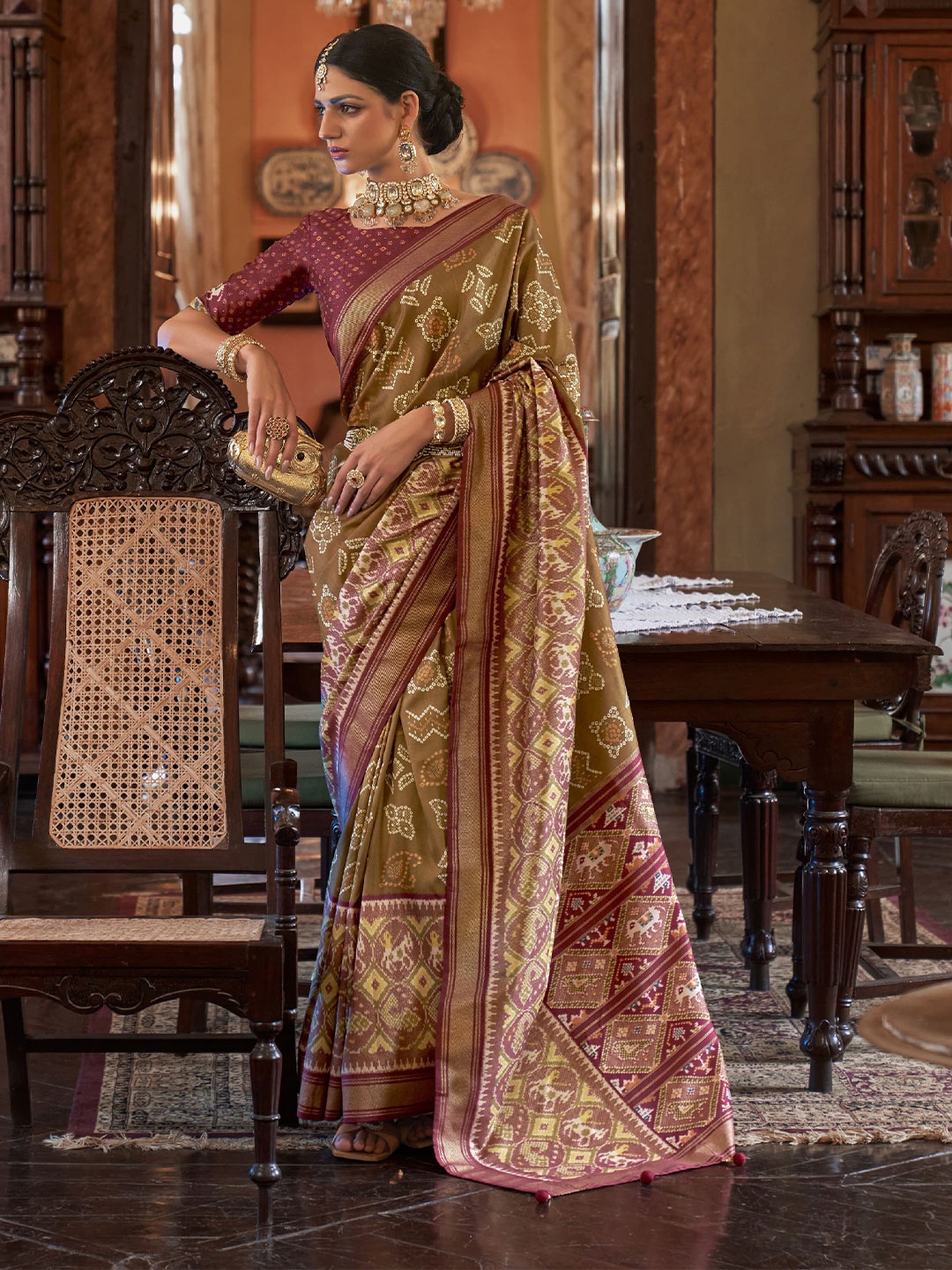 

elora Bandhani Zari Pure Silk Pochampally Saree, Green